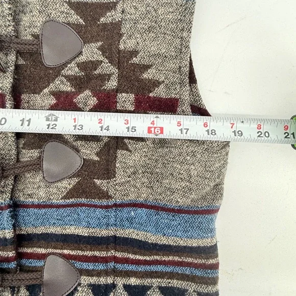 Cedar Rose Aztec Print Toggle Vest Women's Size Medium Southwestern Style - Picture 9 of 10